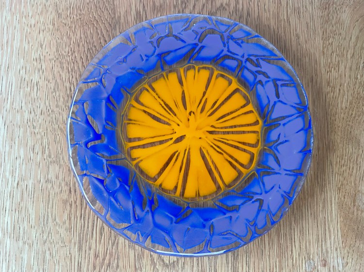 Flower plate using scrap glass topped with glass powder