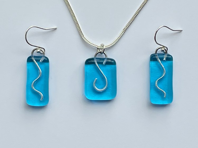 Earring and pendant set with silver wire