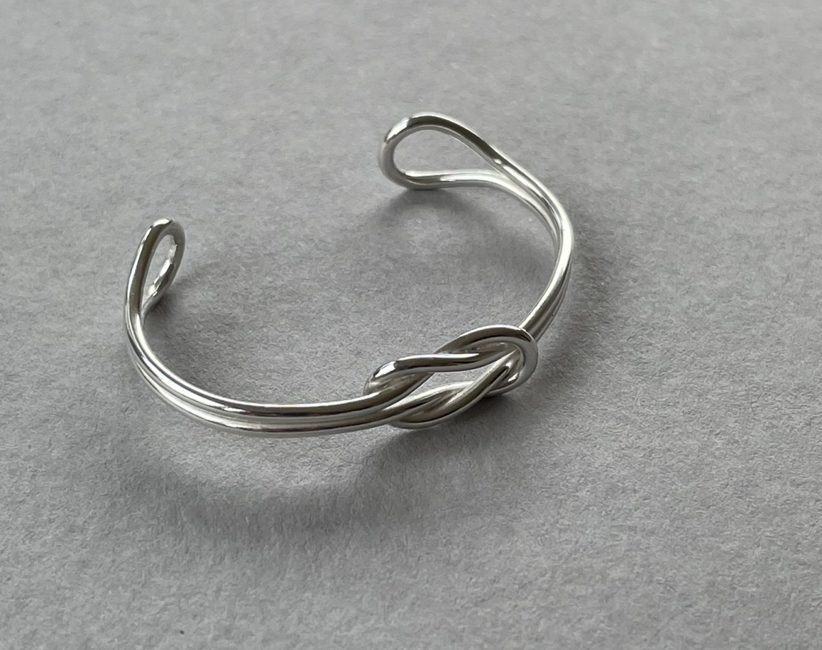 A silver reef knot&nbsp;bangle