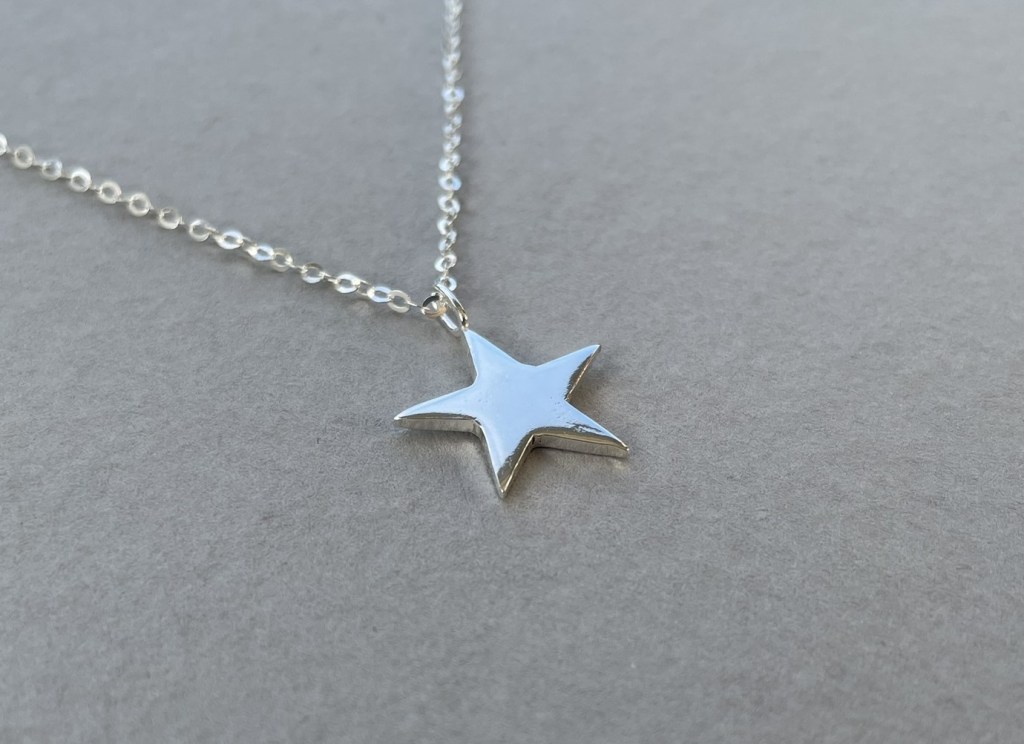 Star pendant made by reusing silver. 